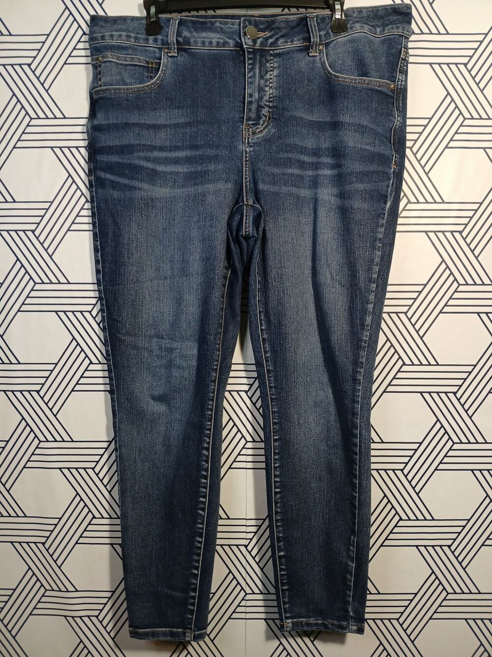 Maurices Everflex High Rise 16W Short